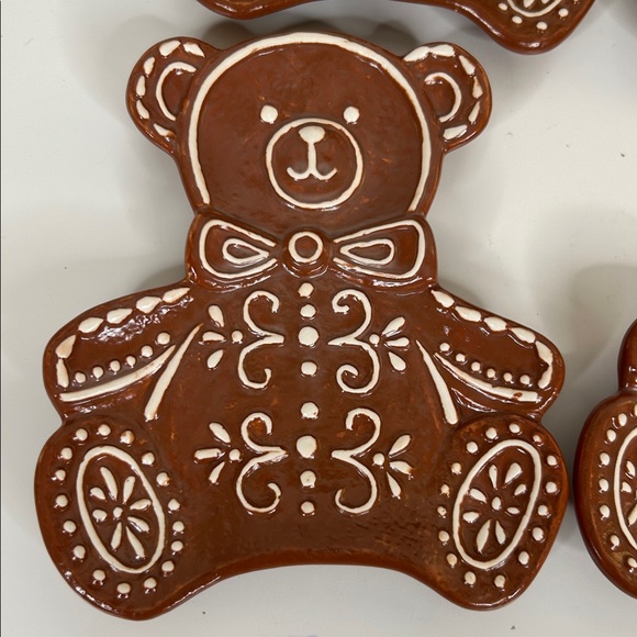 Pottery Barn Gingerbread Teddy Bear Stoneware Appetizer Plates Set of 4 New! - Picture 2 of 7